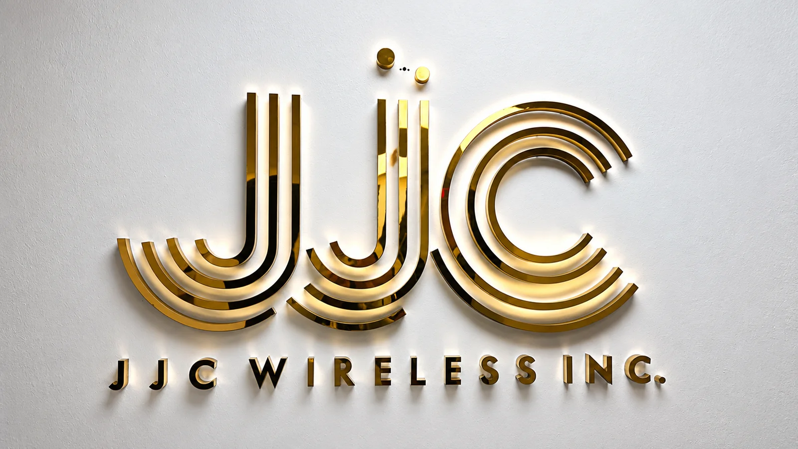 Non illuminated dimensional metal logo letters on a wall